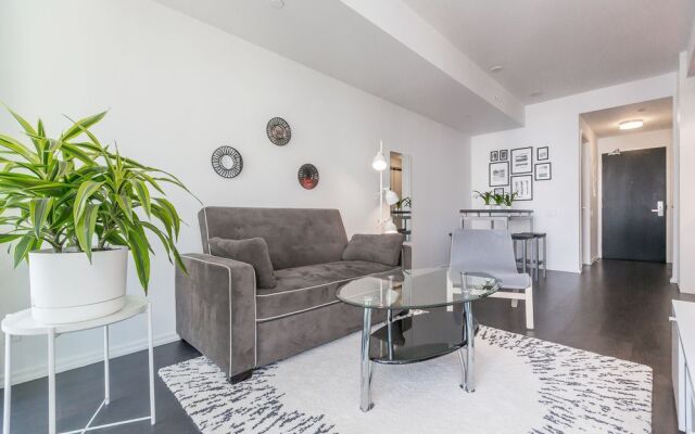 Noel Suites- Peter and Richmond St West