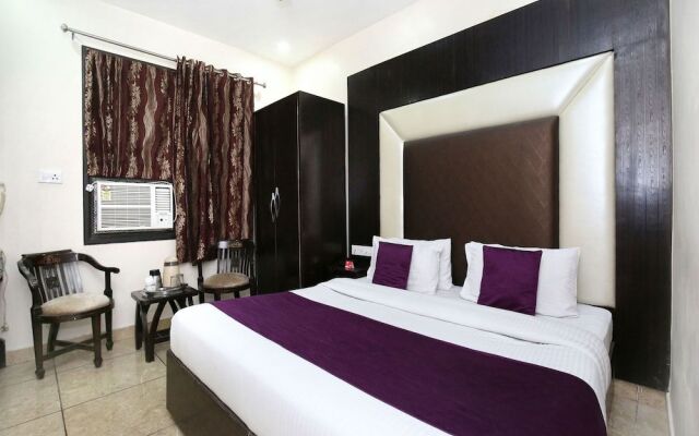 OYO 8766 Hotel DS Regency