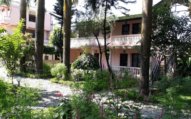 The 90's Sauraha