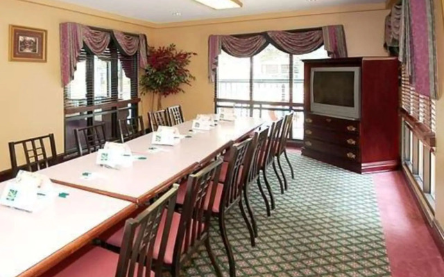 Econo Lodge Inn & Suites Ocean Springs - Biloxi