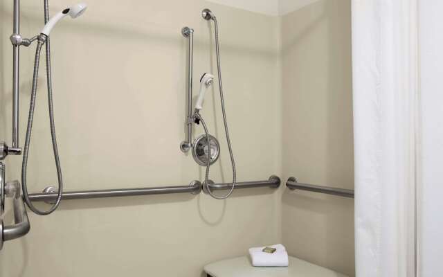 Super 8 by Wyndham Manistee