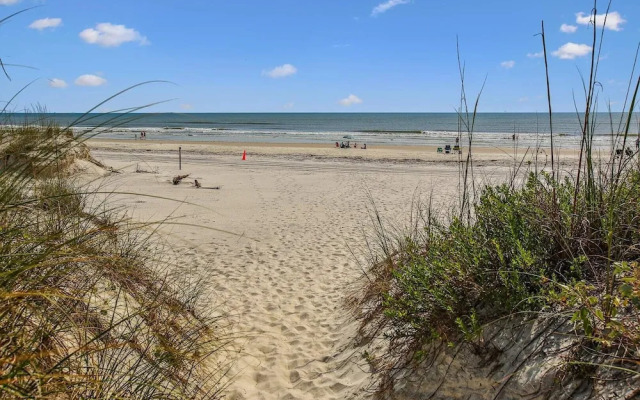 Oceanfront Luxury: 2BR Condo, St. Augustine