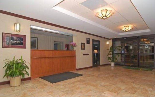 Quality Inn & Suites Biltmore South