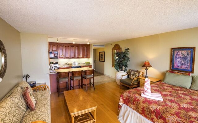 Kaanapali Shores Studio 642 Studio Bedroom Condo by RedAwning