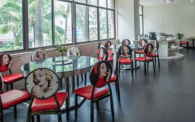 Greentree Alliance Xishuangbanna Peacock Lake Hote