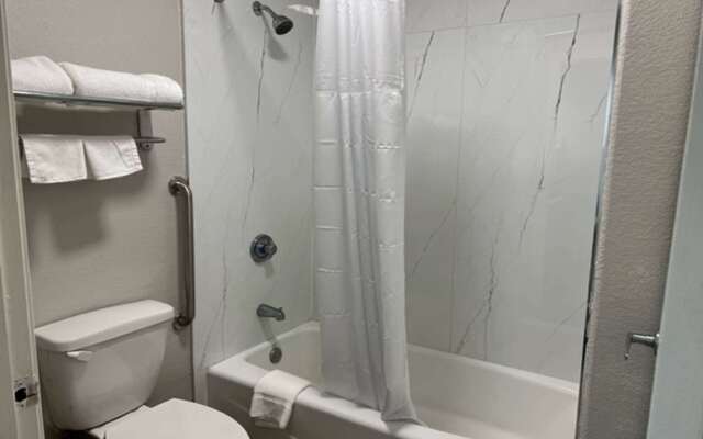 Super 8 by Wyndham Mont Belvieu/Baytown East