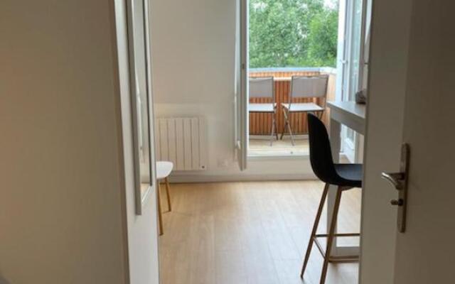 Joli studio neuf vue mer proche Deauville
