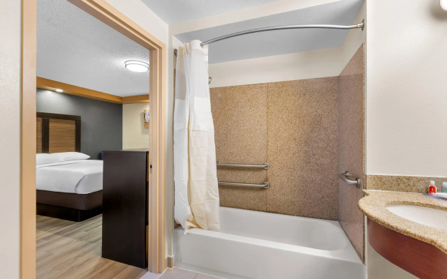 Econo Lodge Woodbridge