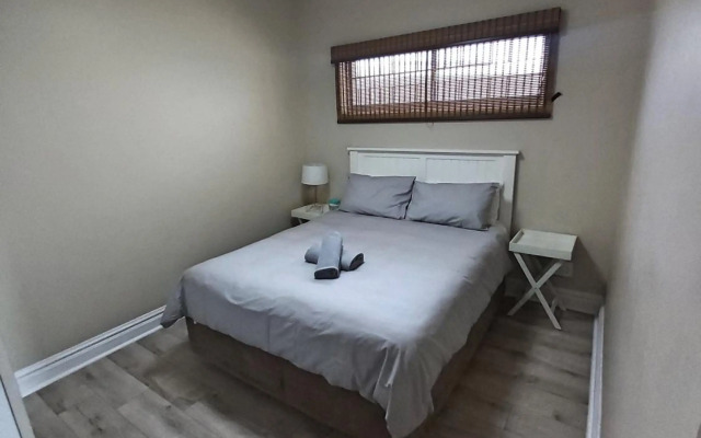 Whale Rock, Modern Beachfront Apartment