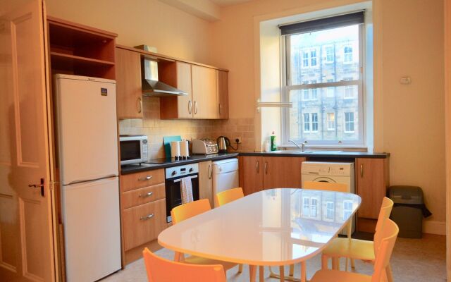 3 Bedroom Bruntsfield Flat