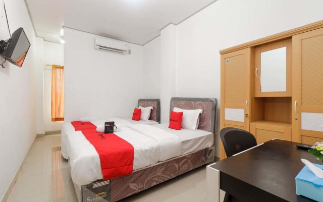 RedDoorz near RSU Suaka Insan