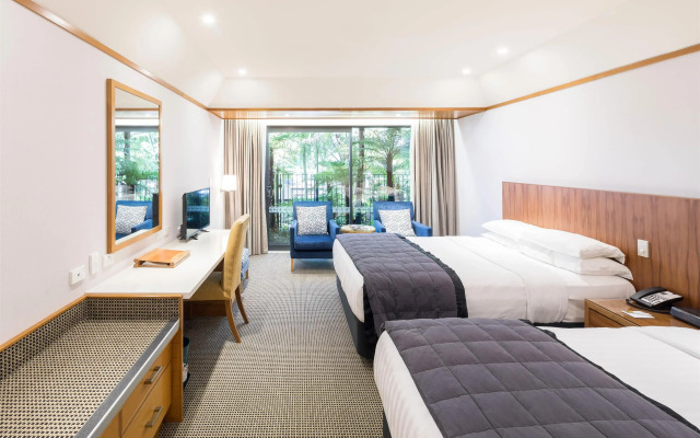 Commodore Airport Hotel