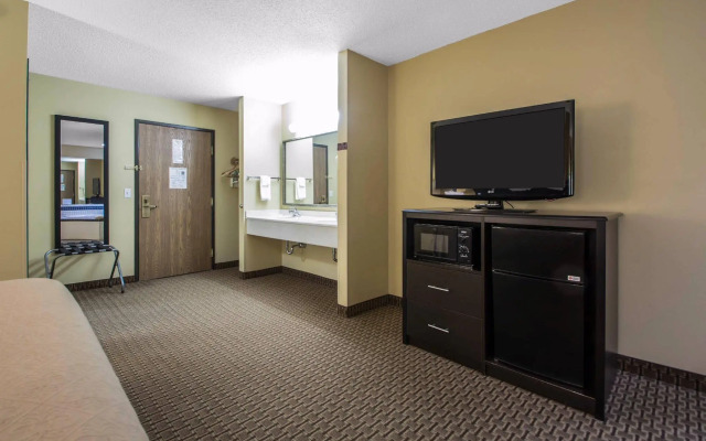 Quality Inn & Suites Sun Prairie Madison East