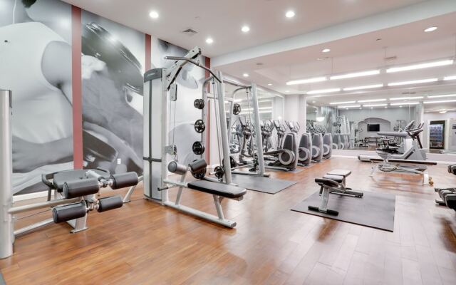 Charming Elegance Crystal City Apartment
