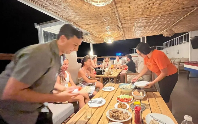 BigBlue Hostel Surf & Coworking