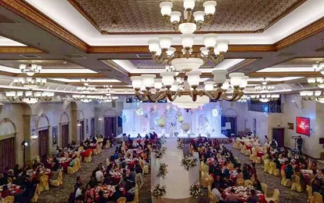 Longfeng Sports Theme Hotel