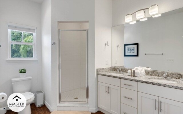 4 Bedroom Lucaya Village Townhouse by RedAwning