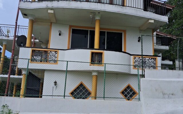 The Springfields Kandy