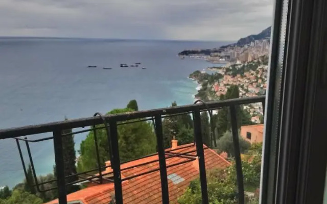 Dans village médiéval piétonnier, Suite exécutive vue mer exceptionnelle