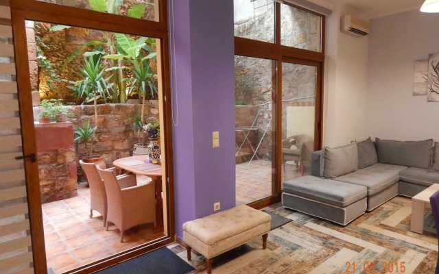 Kasteli Suites