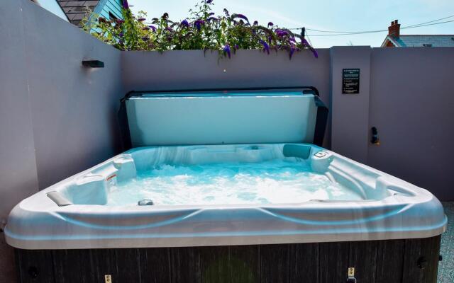 Blenheim House a Seaside Home for 12