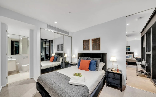 Melbourne Square Apartments