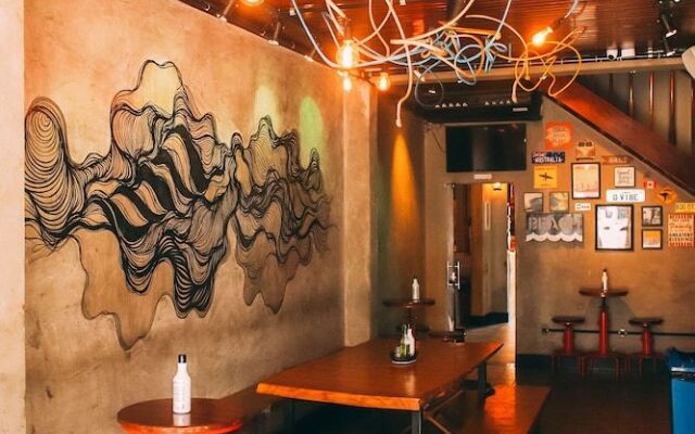 Ôvibe Party Hostel & Arts