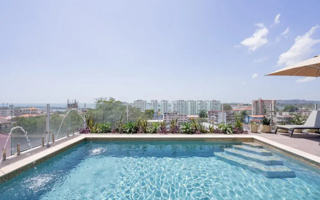 w Majestic 1BR w Fantastic Deco in Casco View