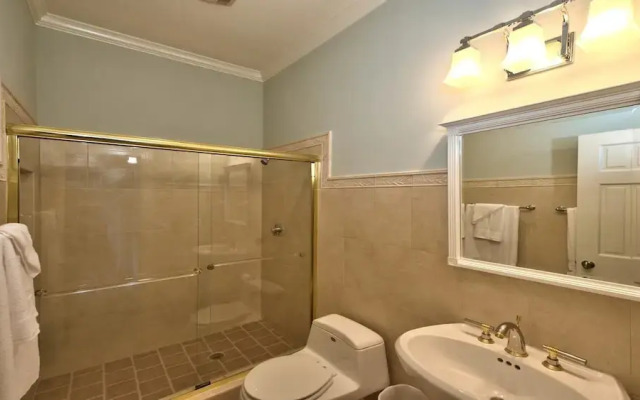 Solterra Vacation Rental: Luxury 3-BR Condo with Lake & Golf Views. Access to Luxury Pool, Hot Tub, and Golf Courses at Lely Resort. Close to Naples Beaches, 5th Avenue S, and Marco Island