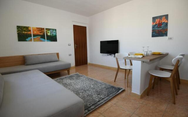 Rondine Studio Apartment