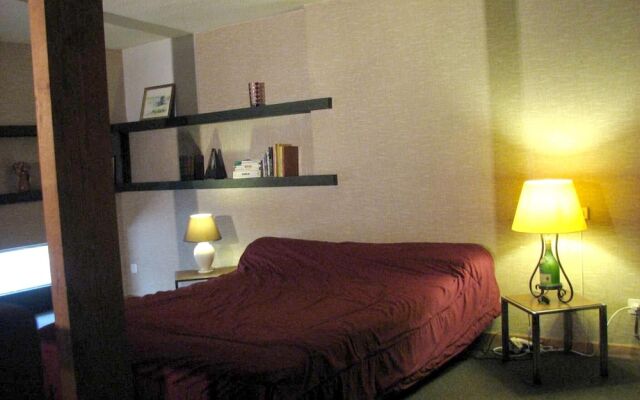 Studio in Beaumont-du-périgord, With Wifi