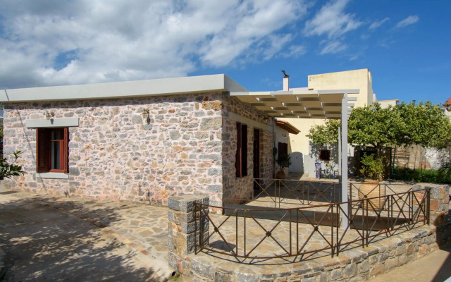 Pavlakis Lemon-Tree House