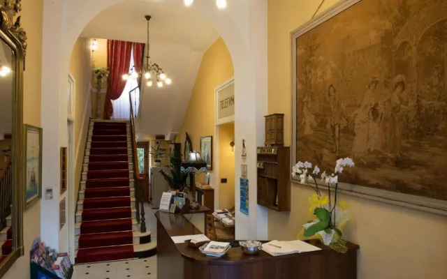 Hotel Belle Epoque