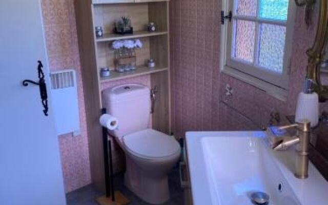 CHEZ ZIZOU - F2 CAP Dâ€™ANTIBES VERSANT OUEST