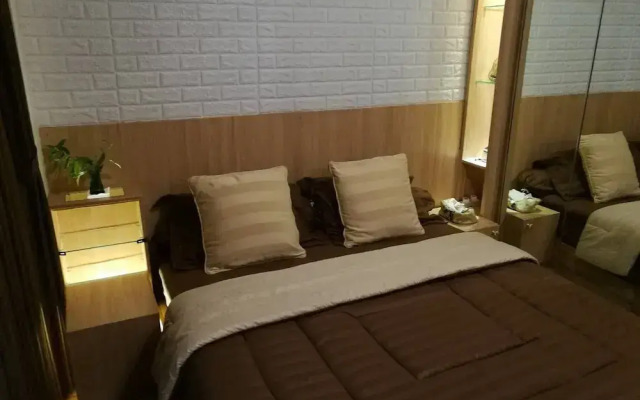 Pleasant Tifolia Studio Cozy Room In Kelapa Gading