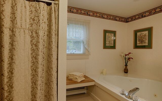 The Buttonwood Inn on Mt. Surprise