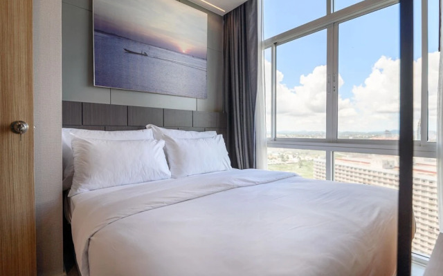 The Grand Jomtien by Favstay