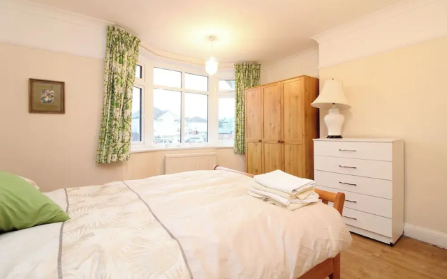 Regents park master room