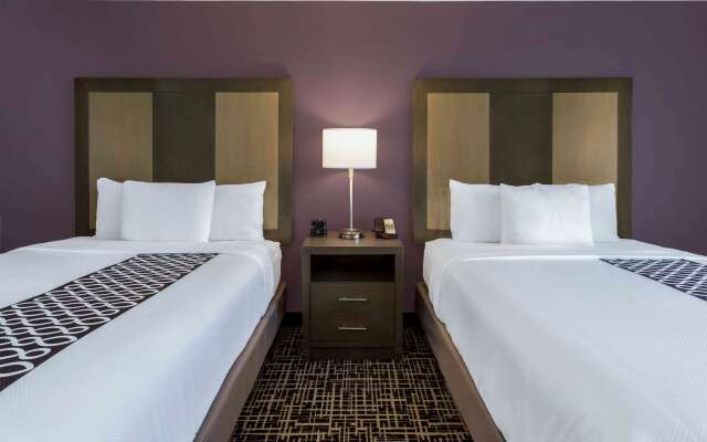 La Quinta Inn & Suites by Wyndham Wichita Airport