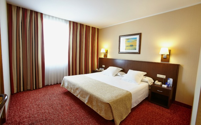 Отель Leonardo Hotel Barcelona Gran Via