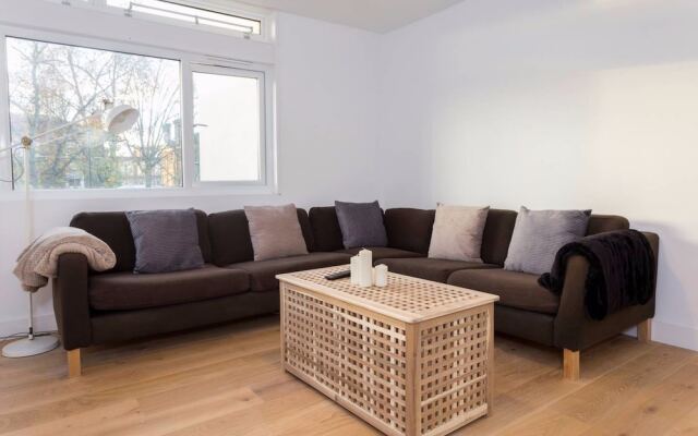 2 Bedroom Apartment near Clapham Common Sleeps 4