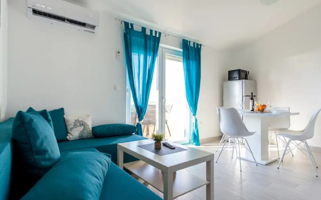 Lavish Apartment in Omisalj With Rooftop Terrace