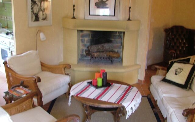 Luxurious Holiday Home with Pool in Ajat France