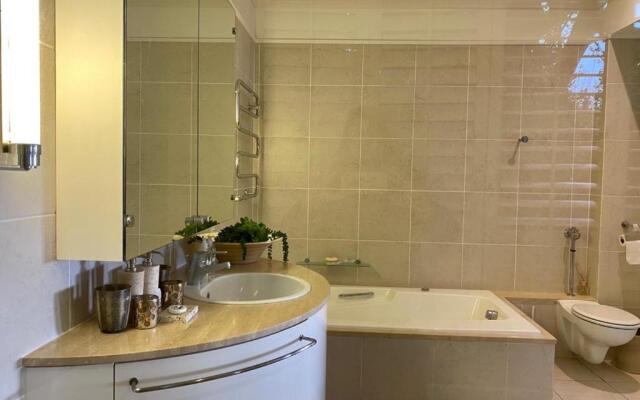 Clifton YOLO Spaces – Clifton Mansion Villa