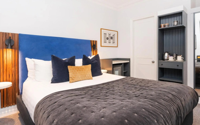 Berkeley Square Hotel