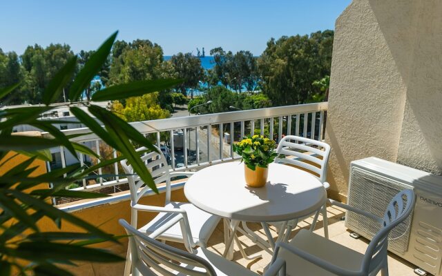 Pebble Beach Holiday Apartments