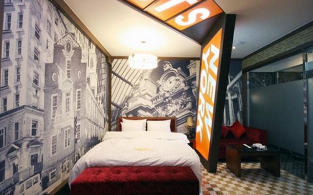 The Holic Hotel