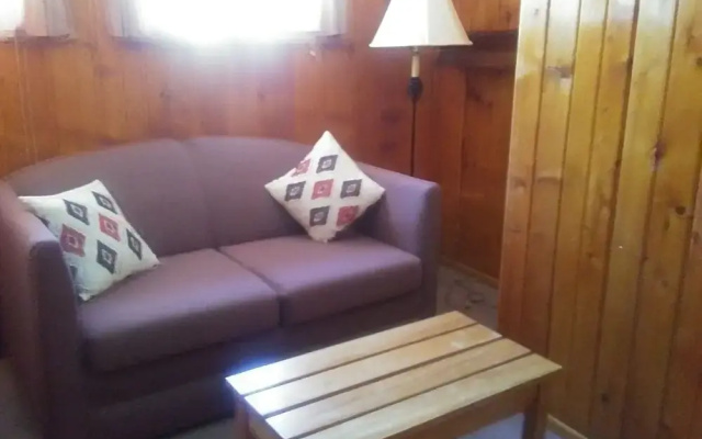 Riverside Lodge & Retreat