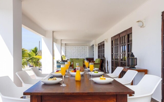 Beautiful 3br2 5BA Villa w Pool Close 2 Baby Beach