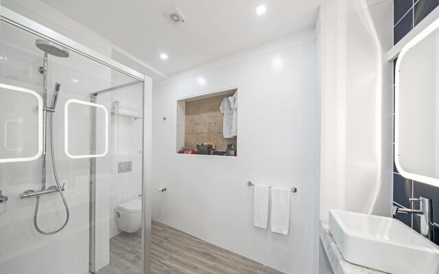 Drapes Design Apartments II by An Island Apart